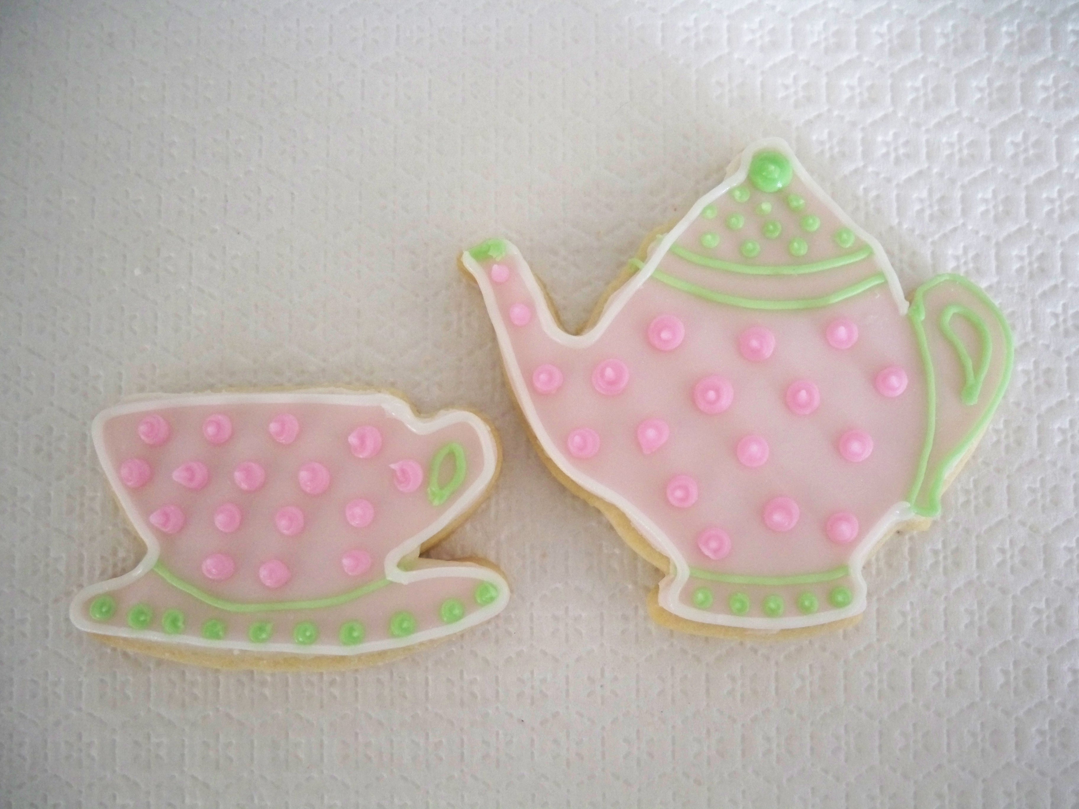 (4)Poka Dot Tea Pot
