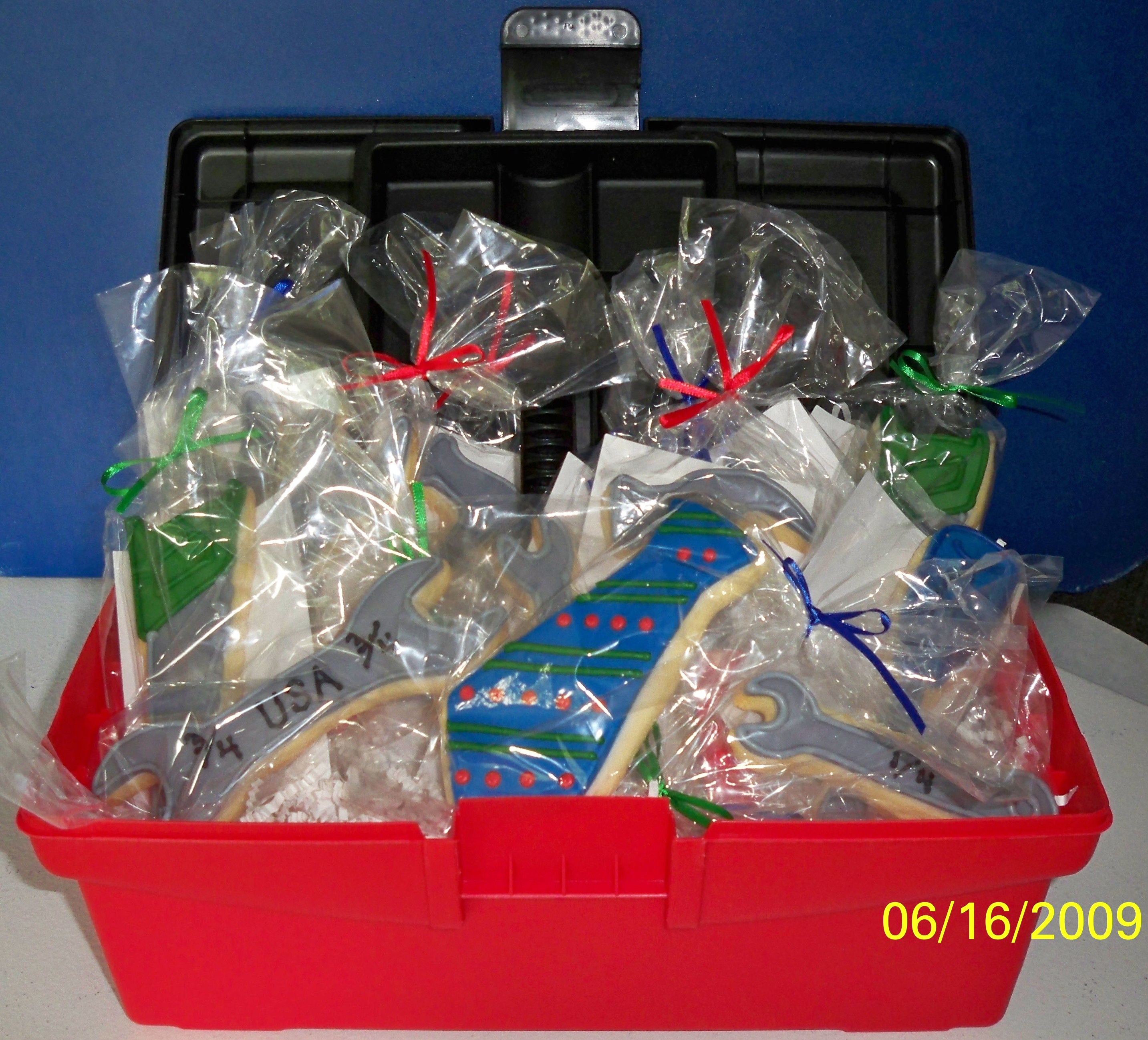 (5)Tool Box loaded with 13 cookies